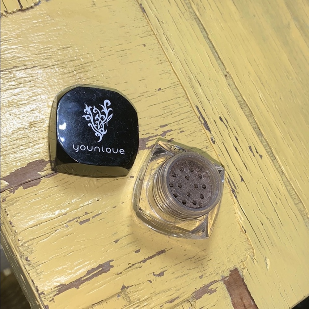 Younique eyeshadow